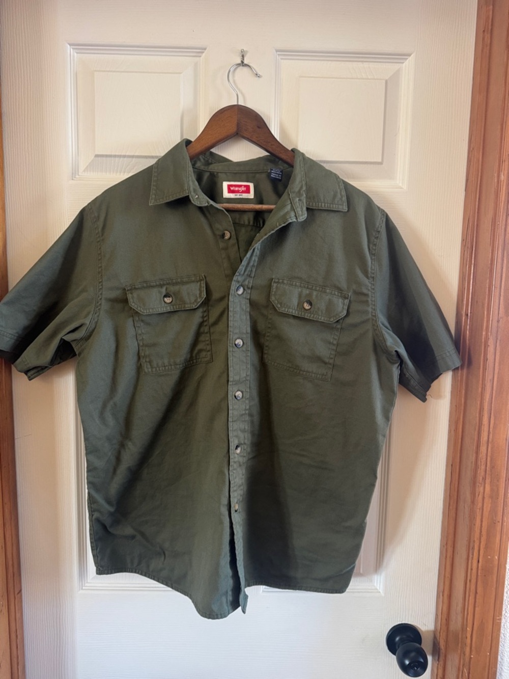 Wrangler Short Sleeve Utility Button-Up in Olive
